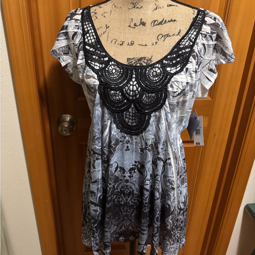 🆕 NWT Unity World Wear Top